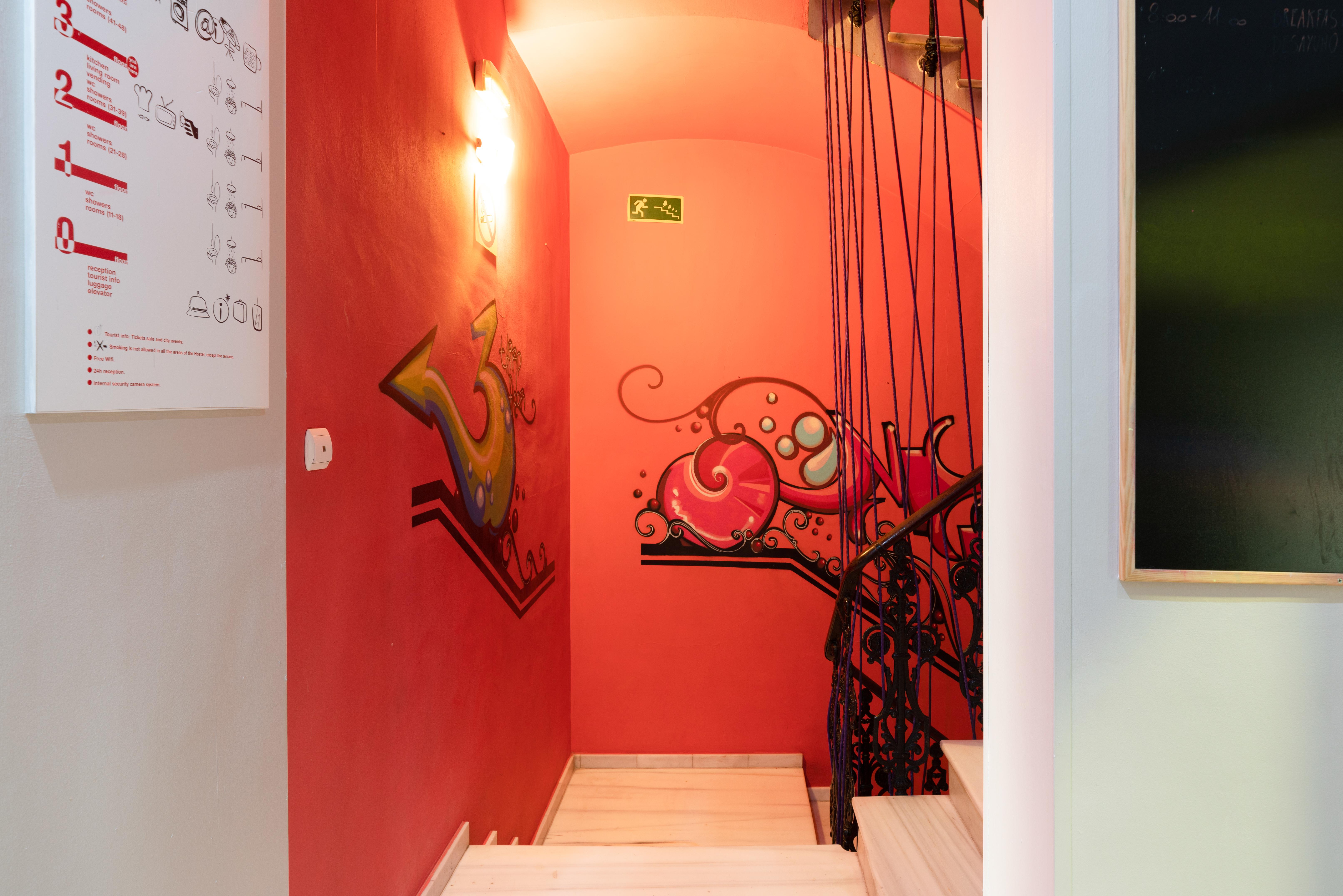 Red Nest Hostel Valencia Exterior photo