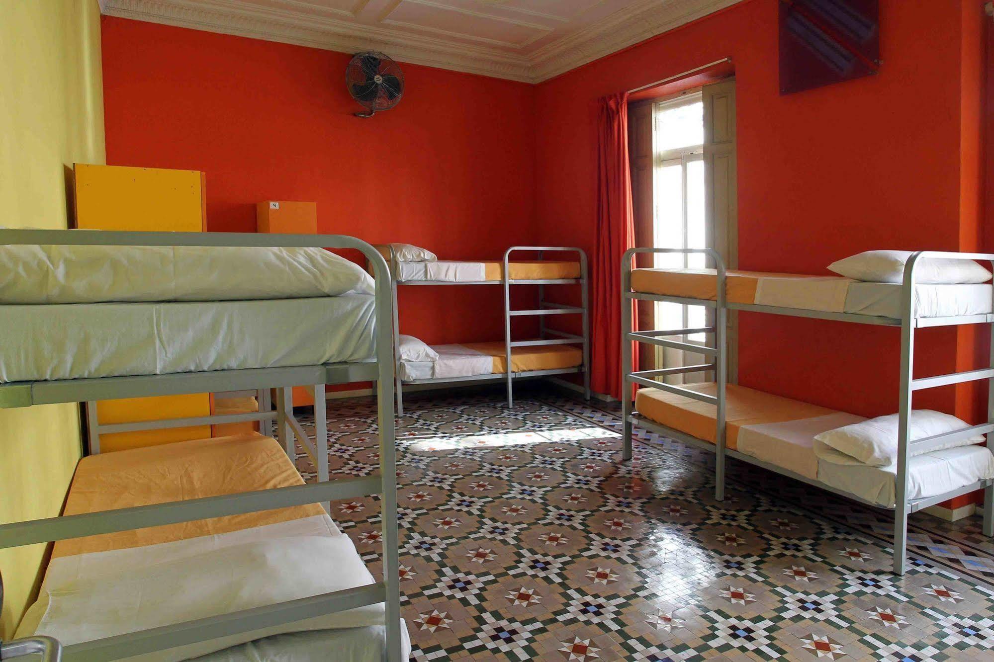 Red Nest Hostel Valencia Exterior photo