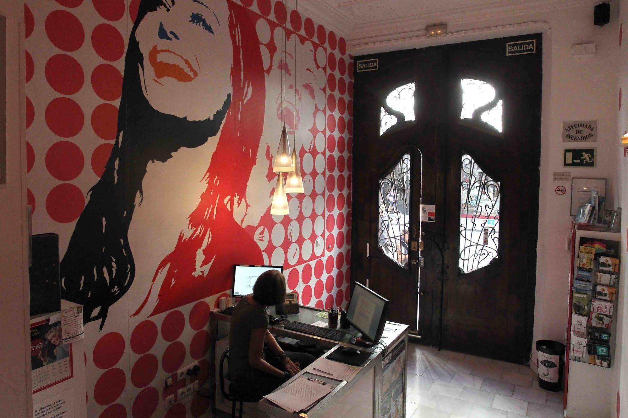 Red Nest Hostel Valencia Exterior photo