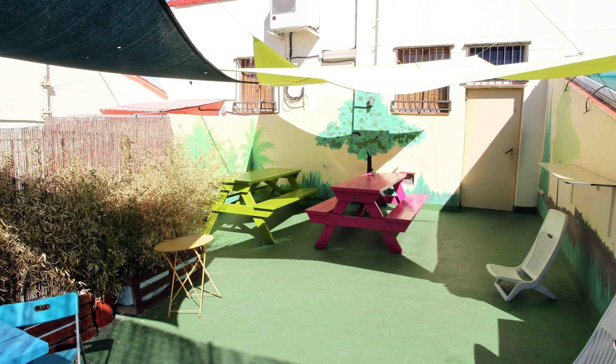 Red Nest Hostel Valencia Exterior photo