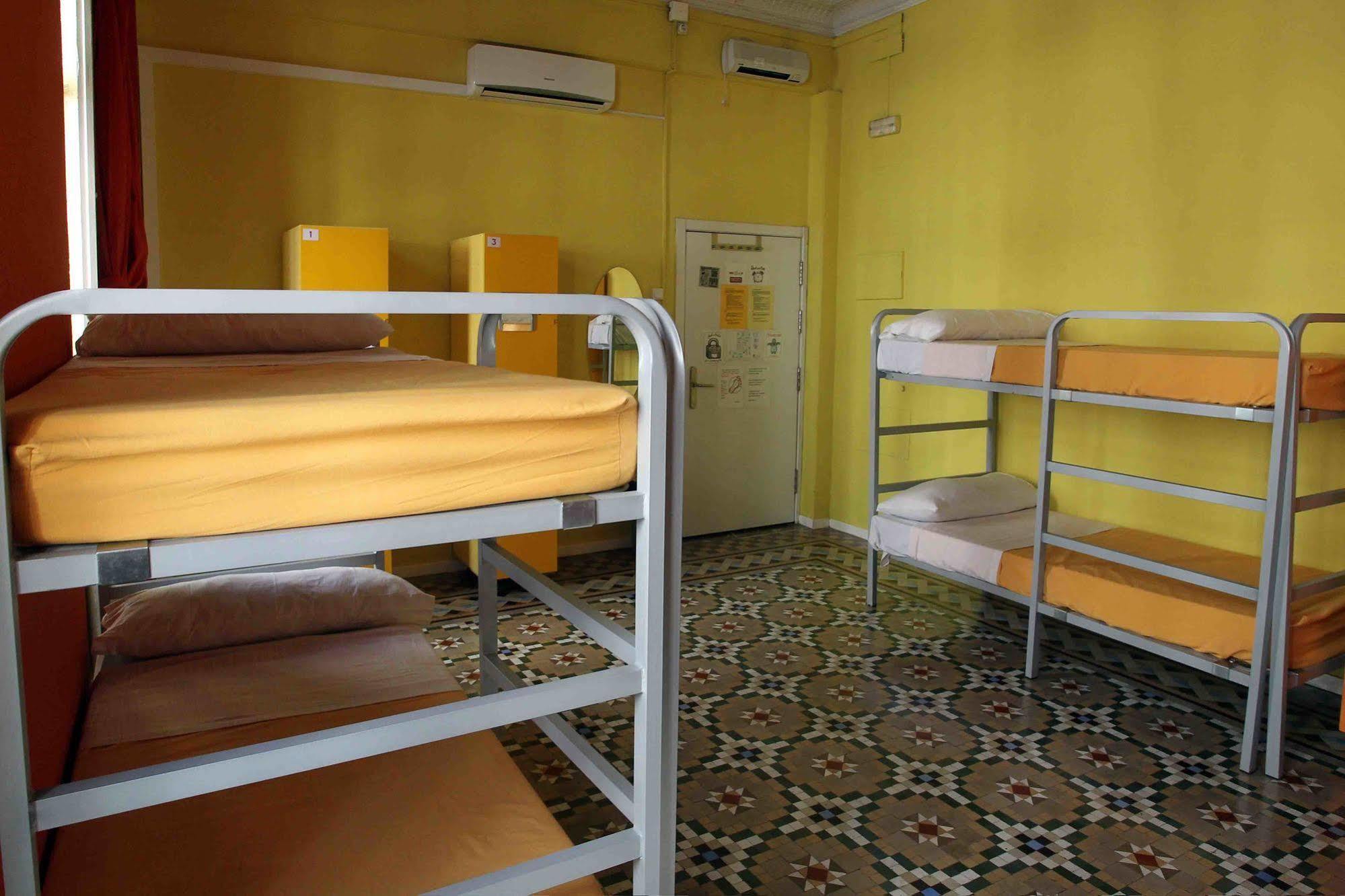 Red Nest Hostel Valencia Exterior photo