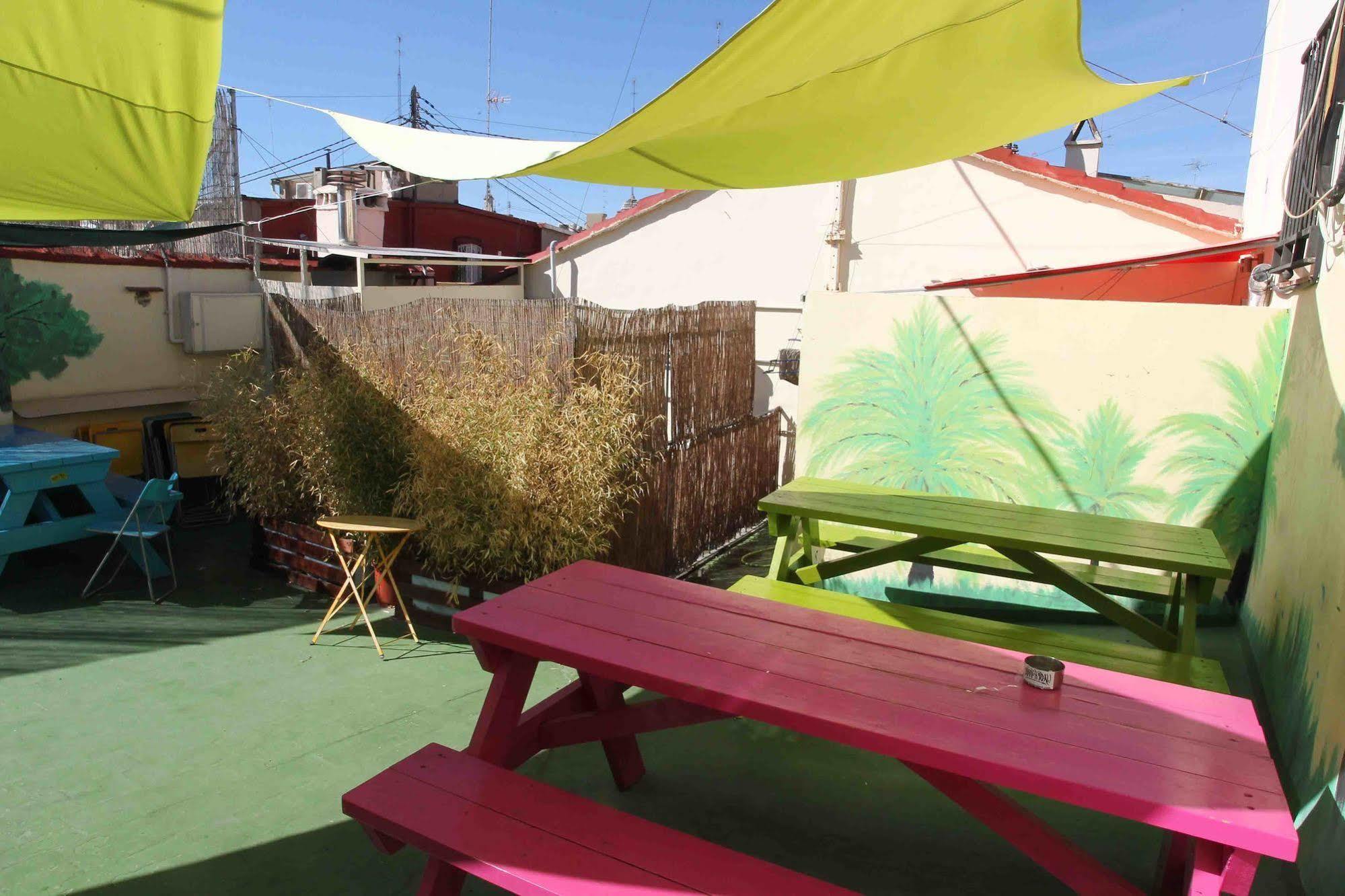 Red Nest Hostel Valencia Exterior photo