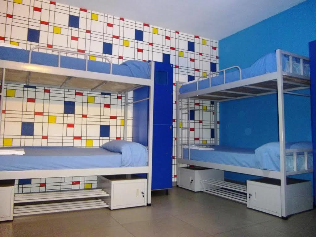 Red Nest Hostel Valencia Exterior photo